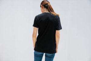Accessorizing for Impact: Elevating Simple Outfits